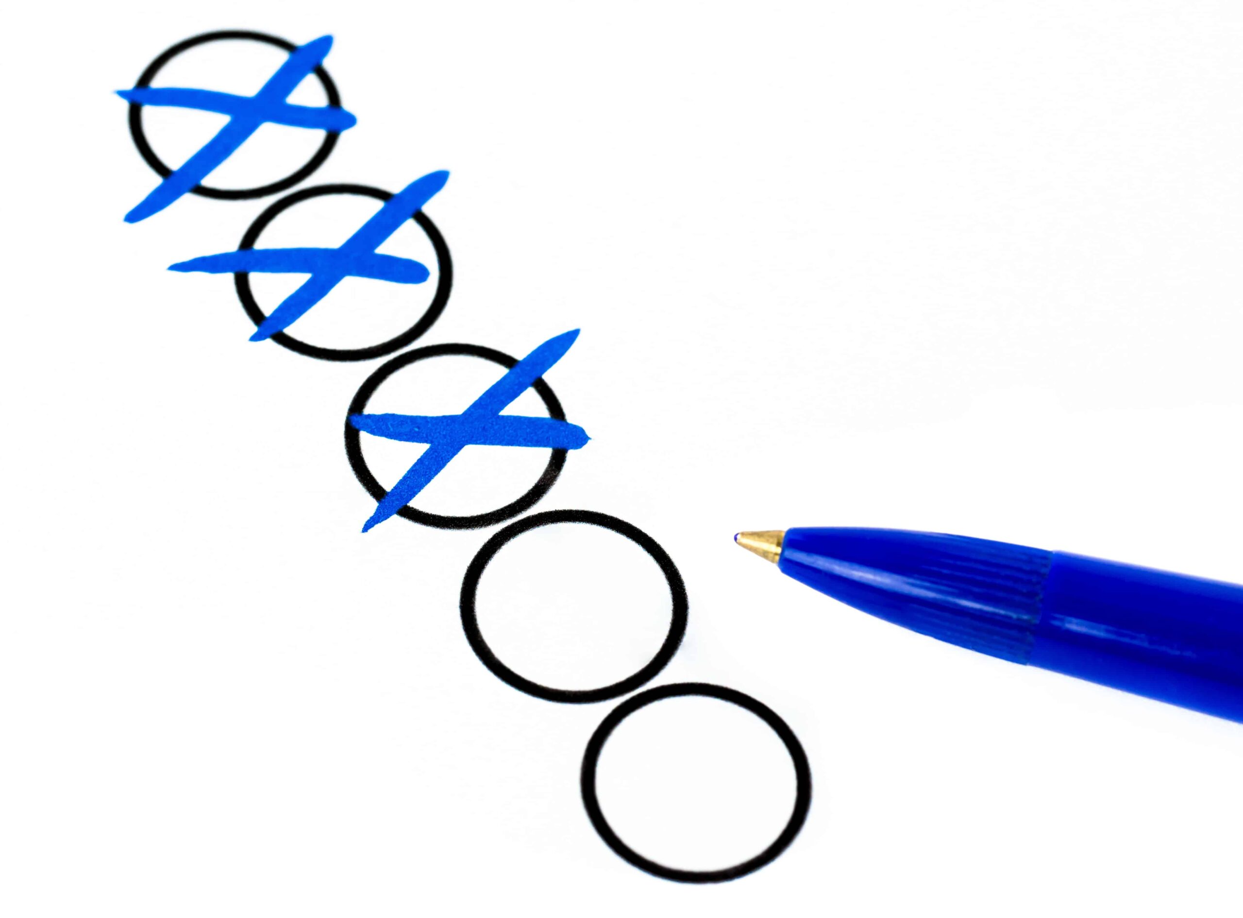 A blue pen is next to the checked boxes.