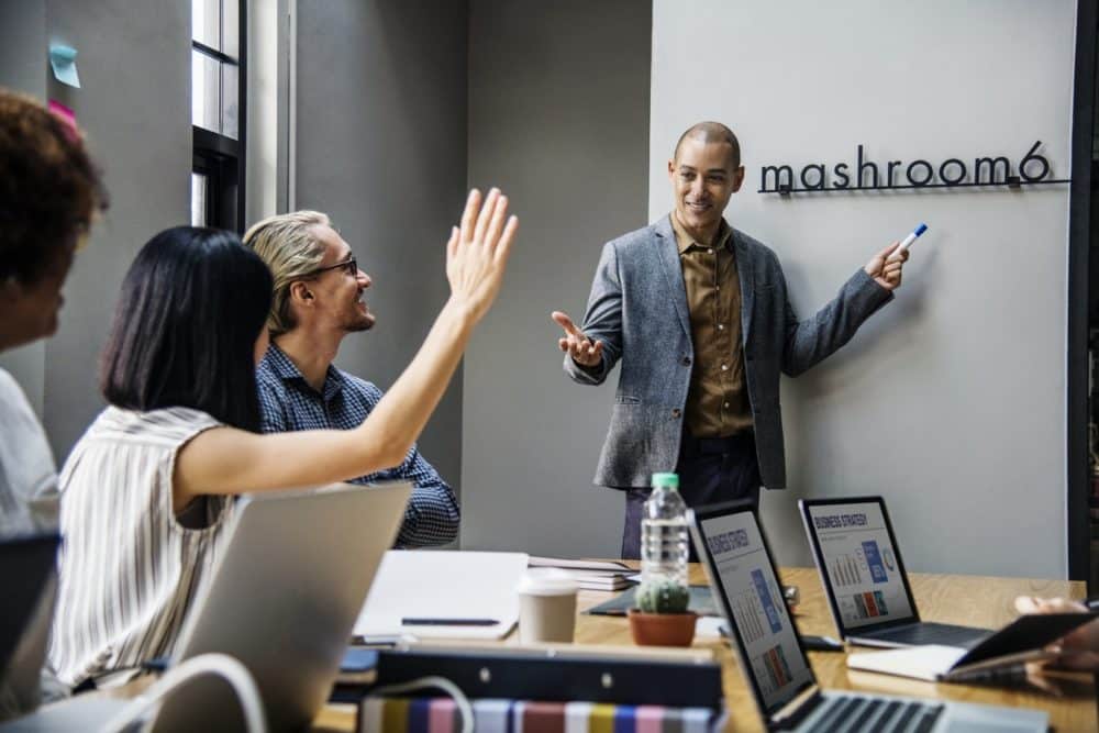 How to Pitch a New Idea at a Business Meeting